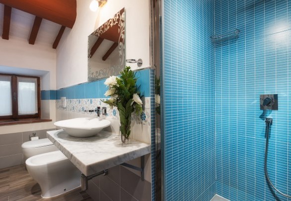 Bathroom no. 4 with shower on the first floor, ensuite at the family suite no. 4 – Podere Il Chiesino