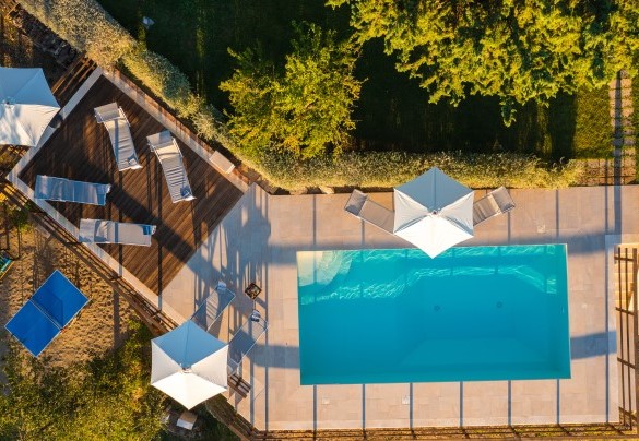 solarium deck and non-slip stoneware houses sunbeds and umbrellas - Podere Caprarecce