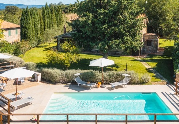 pool is 20 meters from the farmhouse and is on the same level - Podere Caprarecce