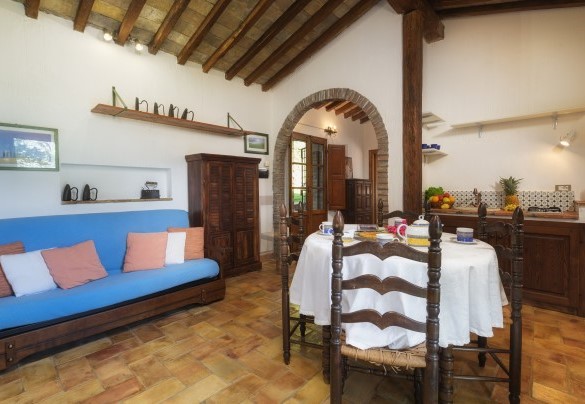 The living room with kitchenette and dining table in the Annex - Podere Caprarecce
