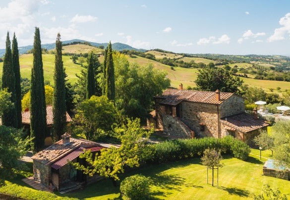 The property is spread over a land of 5000 m2 - Podere Caprarecce
