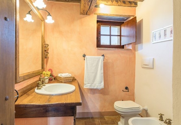 Bagno n.4 con doccia en-suite con camera 4 - Podere Le Corone