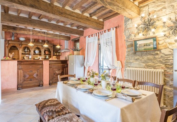 Il tavolo preparato per pranzi importanti - Podere Le Corone  