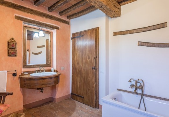 Bagno n.5 con vasca en-suite con camera 5 - Podere Le Corone