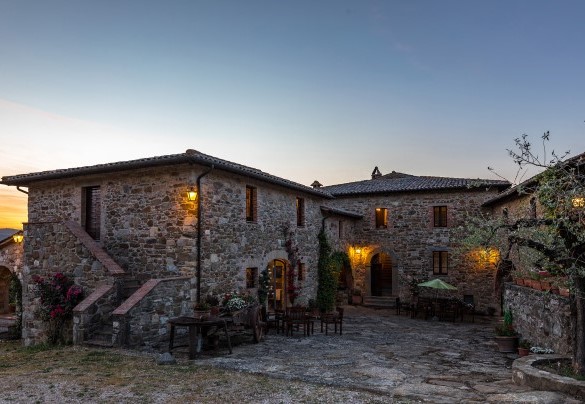 Lo splendido borgo all'imbrunire della sera - Podere Le Corone 