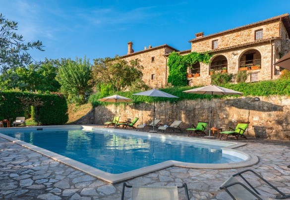 La piscina è situata nella parte retrostante l'abitazione - Podere Le Corone    