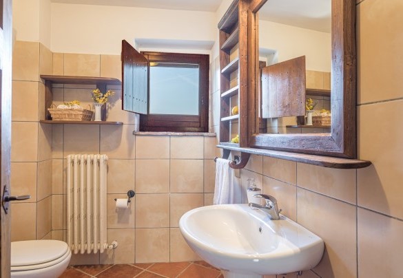 Bagno n.7 con doccia adiacente alla camera 7 - Podere Le Corone