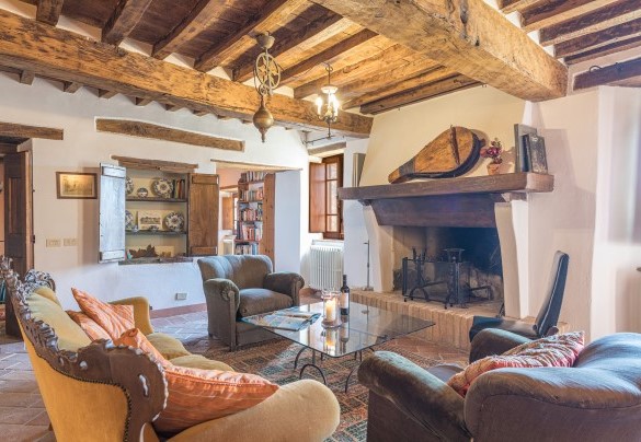 L'accogliente salotto al primo piano nella casa principale - Podere Le Corone 