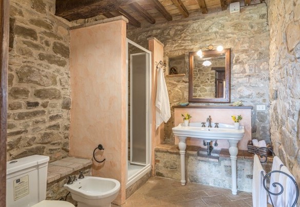 Bagno n.1 con doccia en-suite con camera 1 - Podere Le Corone