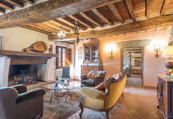 Il bellissimo salotto con camino - Podere Le Corone 