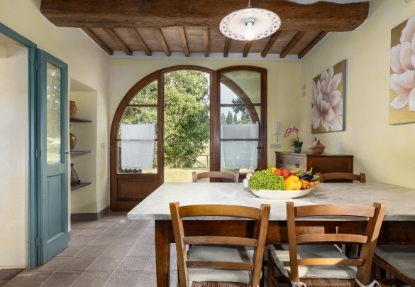La cucina con accesso al giardino - Podere Madonna di Mezzo