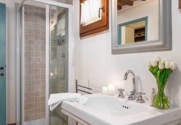 Il bagno a piano terra con area lavanderia - Podere Madonna di Mezzo