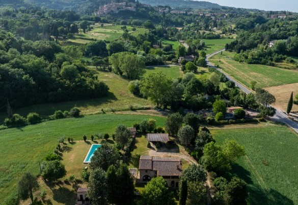 Veduta panoramica della villa e della piscina - Podere Madonna di Mezzo
