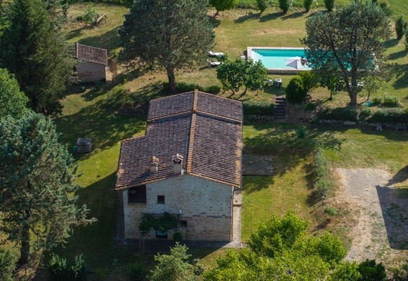 Veduta panoramica della villa e della piscina - Podere Madonna di Mezzo