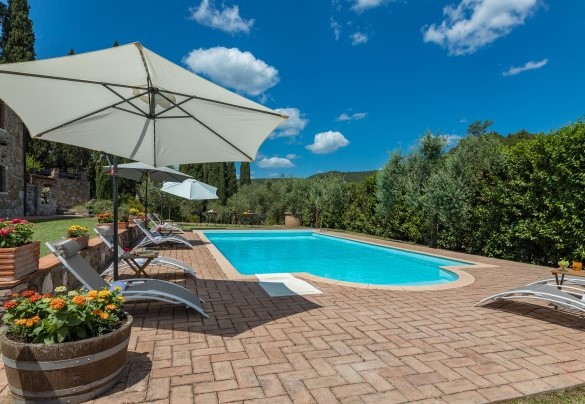 La piscina è aperta dall’ultimo sabato di aprile fino al primo sabato di ottobre – Podere Montioni