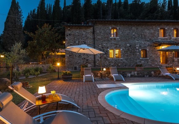 La piscina di notte– Podere Montioni