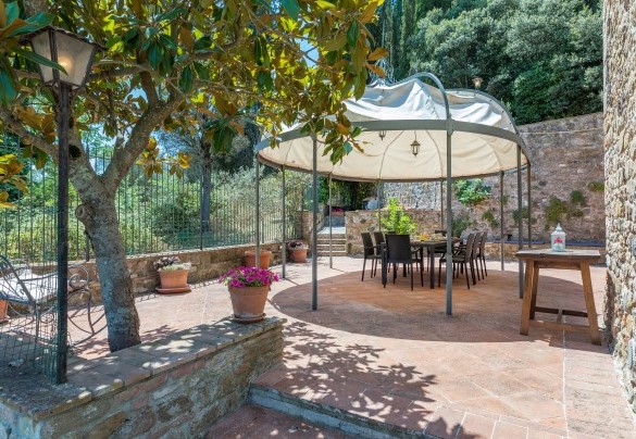 Accesso dalla zona piscina con scale alla zona pranzo – Podere Montioni