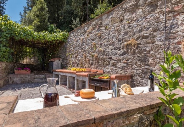 La zona barbecue – Podere Montioni