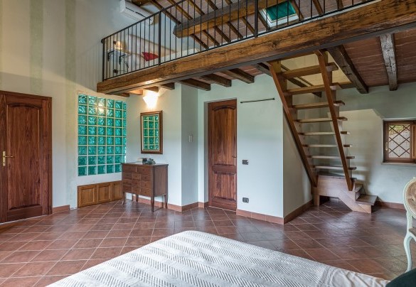 Master bedroom on the first floor with private bathroom– Podere Montioni