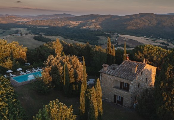 L’area verde che circonda la casa al tramonto – Podere Orcio