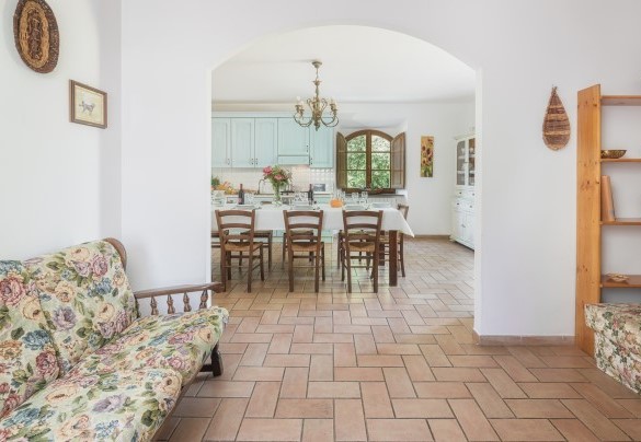 Il soggiorno accanto alla sala da pranzo– Podere Orcio