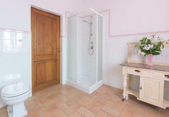 Ampio bagno con doccia al primo piano– Podere Orcio
