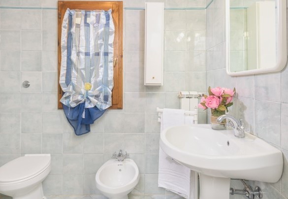 Bagno con doccia en-suite della camera matrimoniale– Podere Orcio