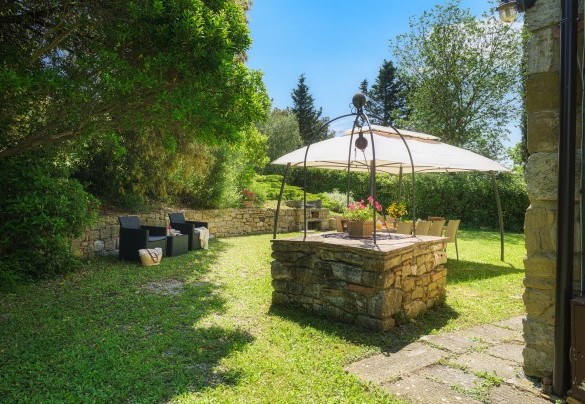 Zona relax ombreggiata dove leggere un libro – Podere Orcio