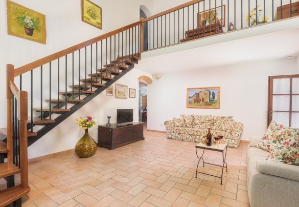 Al piano terra si trova l’ingresso principale con le scale che portano al primo piano– Podere Orcio
