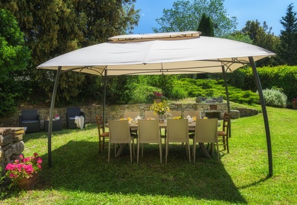 Il gazebo nella zona pranzo esterna vicino alla casa– Podere Orcio