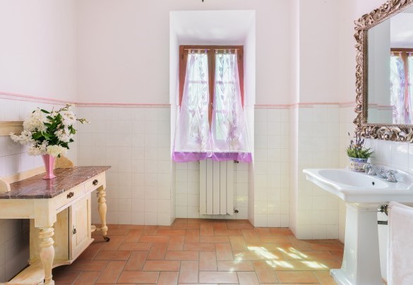Ampio bagno con doccia al primo piano– Podere Orcio