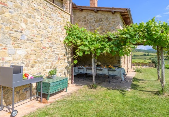La pergola naturale al lato della villa - Podere Pomasciano