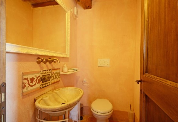Il bagno di servizio al piano terra - Podere Pomasciano