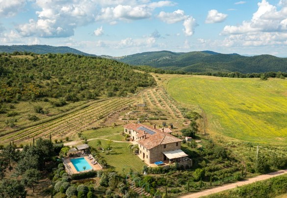La villa abbracciata dai campi - Podere Pomasciano