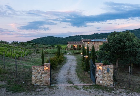Il cancello automatico d'accesso alla proprietà - Podere Pomasciano