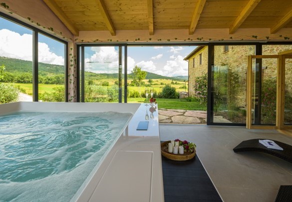 La veranda con vasca idromassaggio e sauna - Podere Pomasciano