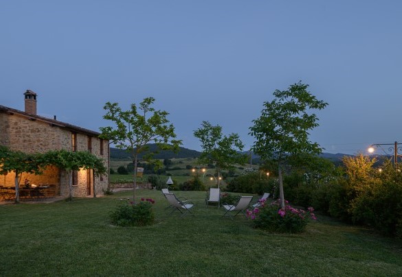 Il giardino all'imbrunire - Podere Pomasciano