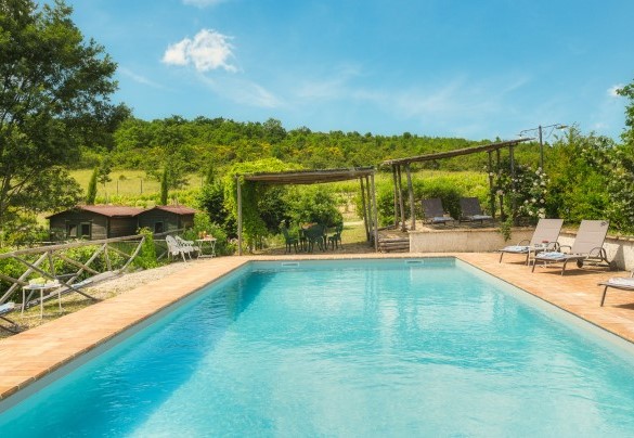 La piscina misura 12 x 5 m - Podere Pomasciano