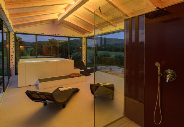 La veranda con vasca idromassaggio e sauna - Podere Pomasciano