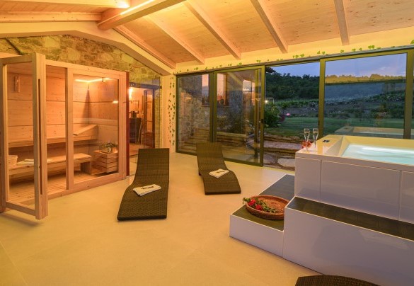 La veranda con vasca idromassaggio e sauna - Podere Pomasciano
