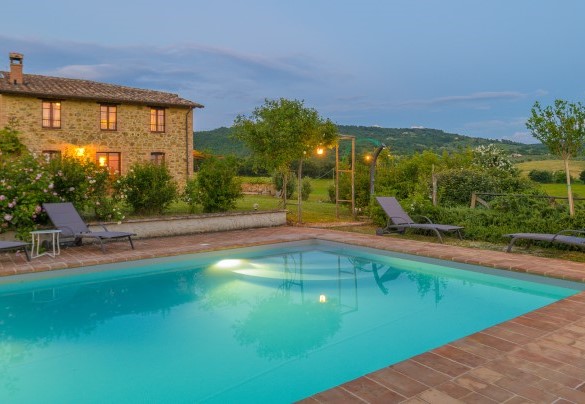 La piscina dotata di illuminazione interna - Podere Pomasciano