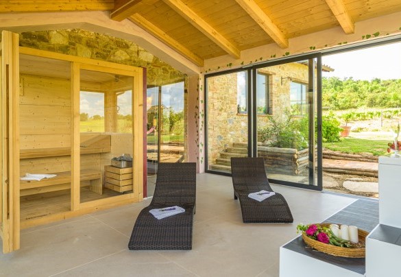 La veranda con vasca idromassaggio e sauna - Podere Pomasciano