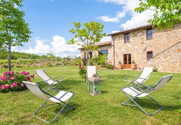 La zona relax al centro del giardino - Podere Pomasciano