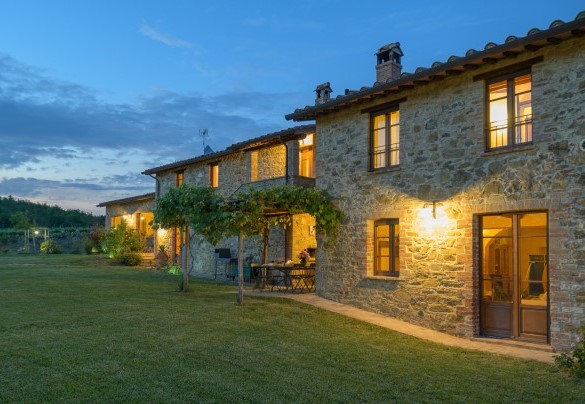 La struttura completamente illuminata - Podere Pomasciano
