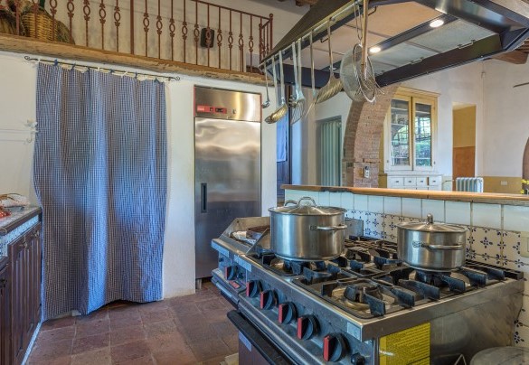 La spaziosa attrezzatissima cucina - Podere Pratovecchio