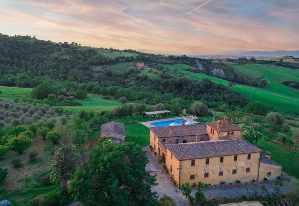Il panorama mozzafiato sul quale si affaccia la villa al tramonto - Podere Pratovecchio