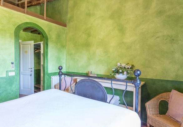 La camera matrimoniale verde al primo piano con bagno en-suite - Podere Pratovecchio