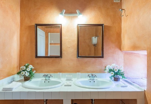 Il bagno en-suite con doppio lavello e doccia - Podere Pratovecchio