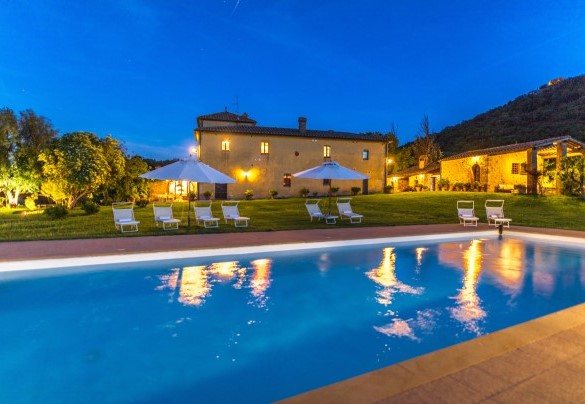 La piscina è ubicata a pochi passi dalla villa - Podere Pratovecchio