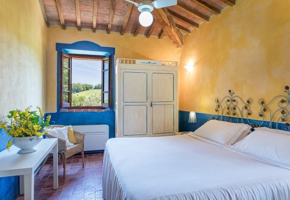 La graziosa camera matrimoniale al piano superiore con bagno en-suite - Podere Pratovecchio